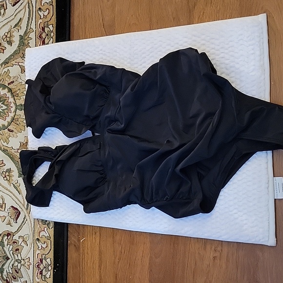 Cupshe black ruffled one piece swimsuit V neck lace up back Large New - Picture 5 of 12